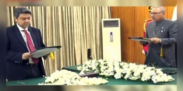 فروغ نسیم نے دوبارہ وفاقی وزیر قانون و انصاف کے عہدے کا حلف اٹھالیا