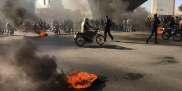 ایران میں پٹرول کی قیمتوں میں اضافے کے خلاف جھڑپے، 106 افراد ہلاک