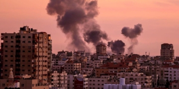 اسرائیلی فوج کا غزہ پر دوسرے روز بھی میزائل حملے جاری، 18 فلسطینی شہید