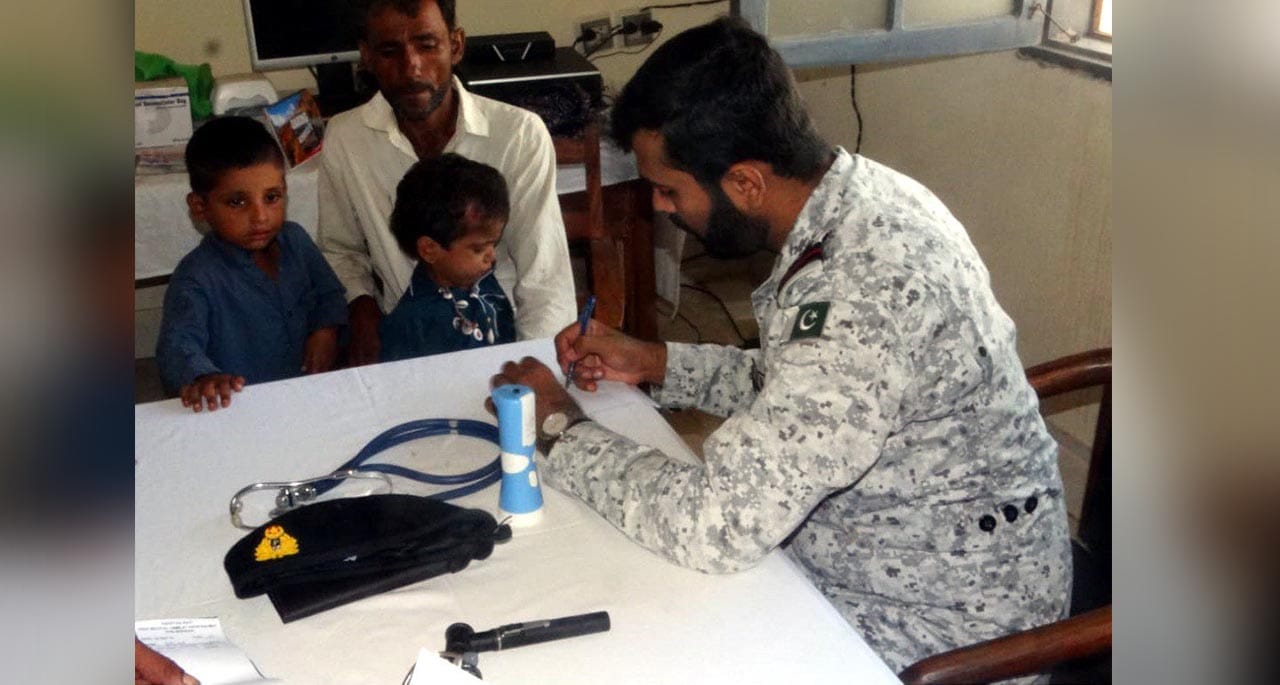 پاک بحریہ کا فاونڈیشنز کے تعاون سے مفت میڈیکل اور آئی کیمپ کا انعقاد