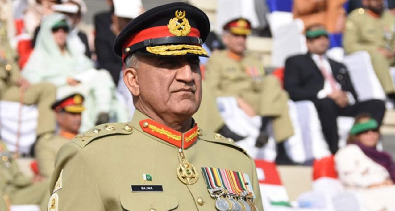 سپریم کورٹ نے آرمی چیف کی مدت ملازمت میں توسیع کا حکم معطل کردیا