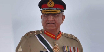 سپریم کورٹ کی آرمی چیف کی مدتِ ملازمت میں 6 ماہ کی توسیع کی منظوری