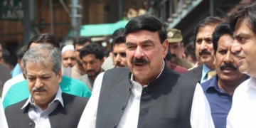 انسان لندن میں ہو یا کہیں اور موت کے فرشتے سے فائل گم نہیں ہوتی۔ شیخ رشید