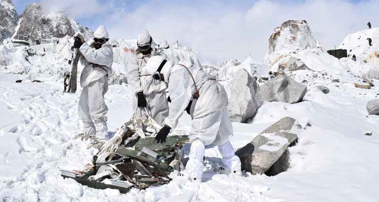 سیاچن میں برفانی تودہ گرنے سے 4 بھارتی فوجی سمیت 2 قلعی ہلاک