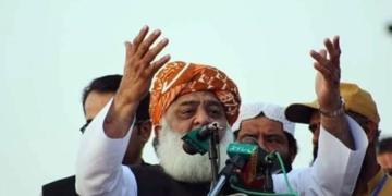 اگر ملک کو بچانا ہے تو نااہل حکمرانوں سے جان چھڑانا ہوگی- مولانا فضل الرحمان