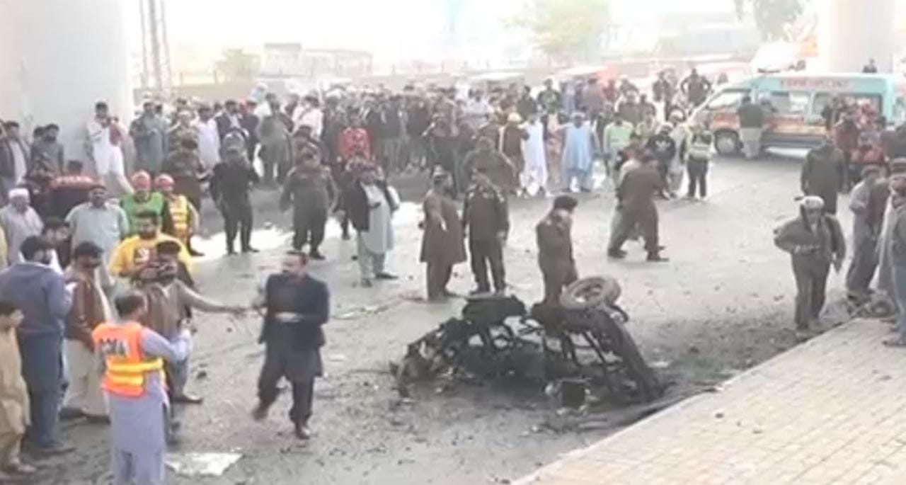 لاہور کے علاقے چوبرجی کے قریب رکشہ میں دھماکہ، 5 افراد زخمی