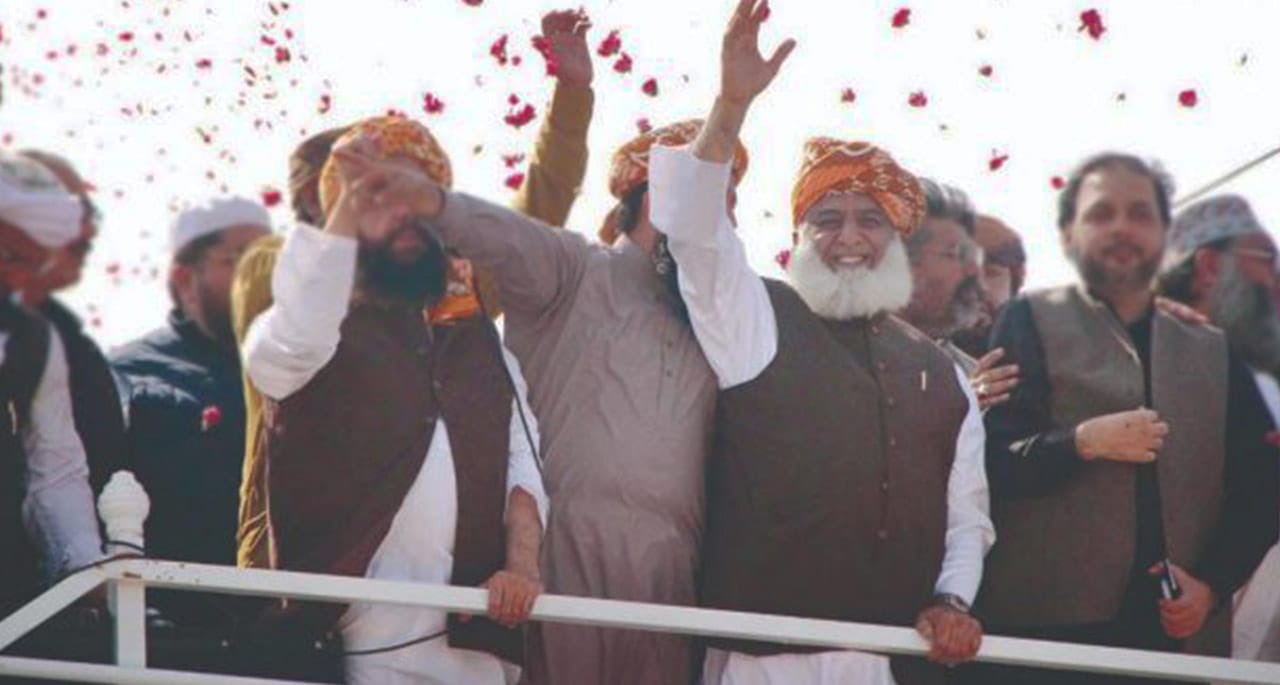 اسلام آباد میں بیٹھ کر حکومت کو دو تین دن کی مہلت دیں گے- فضل الرحمان