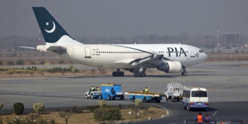 پی آئی اے کی دو پروازیں خوفناک حادثات سے بال بال  بچ گئیں