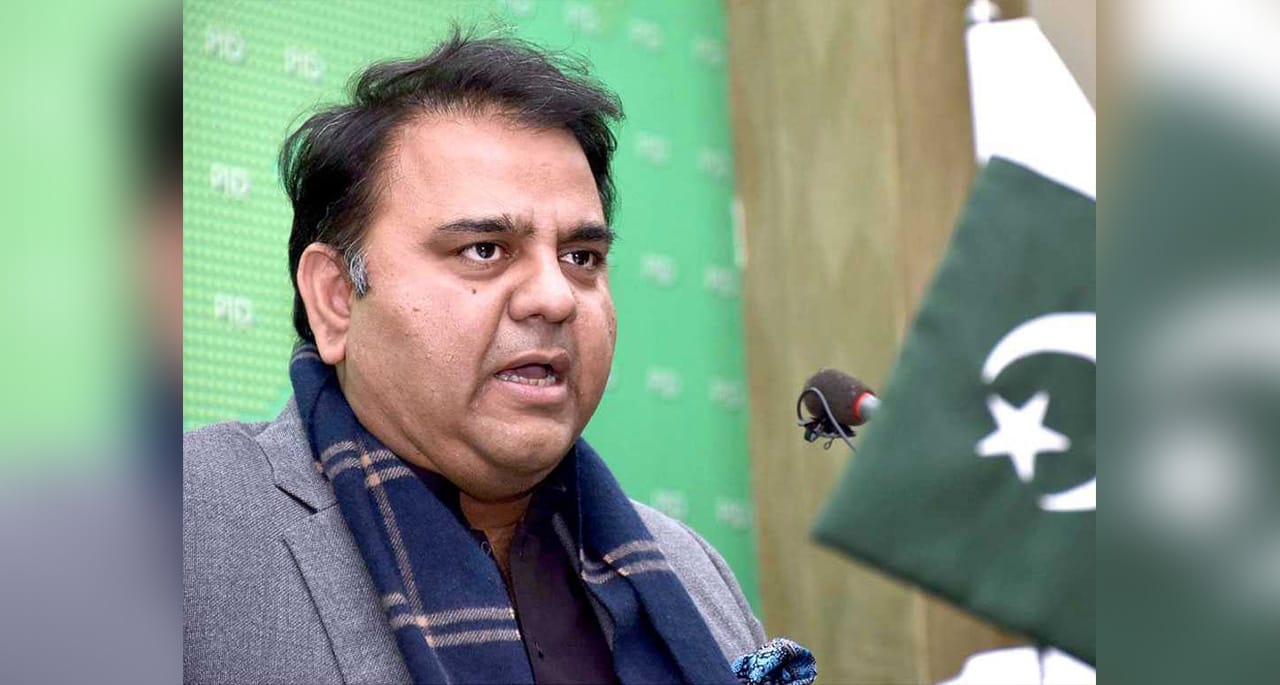 وزیراعظم کے ایک اشارے پر دھرنے والوں پر زمین تنگ کر دیں گے- فواد چوہدری