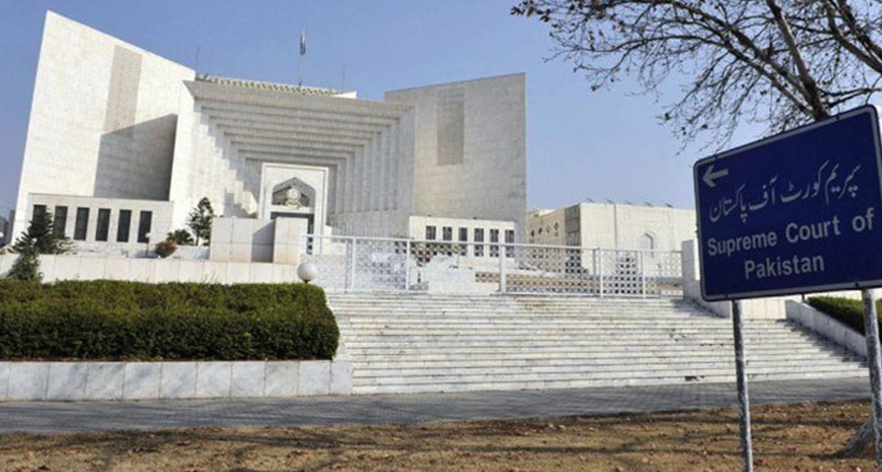 آرمی چیف کی مدت ملازمت میں توسیع کا تحریری فیصلہ جاری۔