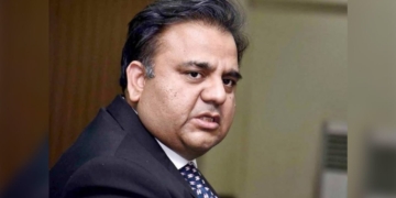 عدلیہ کا پالیسی معاملات میں تجاوز ان کے اپنے لئے مسئلہ ہے، فواد چوہدری