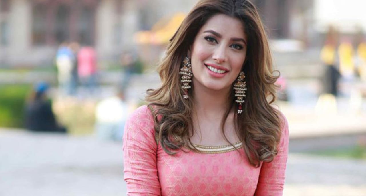 لوگوں کو ان کے ٹیلنٹ پر پرکھنا چاہئے: مہوش حیات