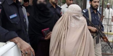 پشاور پولیس کی شہر میں اہم کارروائی، بارودی مواد سمیت افغان خاتون دہشت گرد گرفتار
