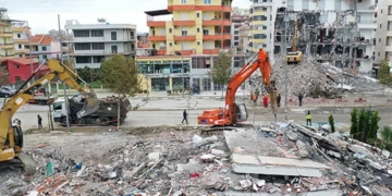 فلپائن کے دارالحکومت میں خطرناک سمندری طوفان کیموری سے نظام زندگی درہم برہم