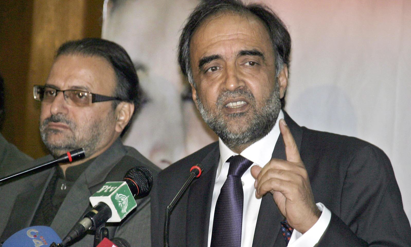 حکومتی کشتی ہچکولے لے رہی ہے کسی بھی وقت ڈوب سکتی ہے۔ قمر زمان کائرہ