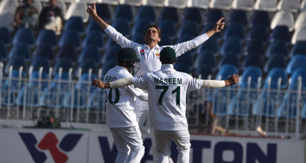 بنگلا دیشی ٹیم 233 رنز پر ڈھیر، شاہین شاہ آفریدی کے 4 شکار