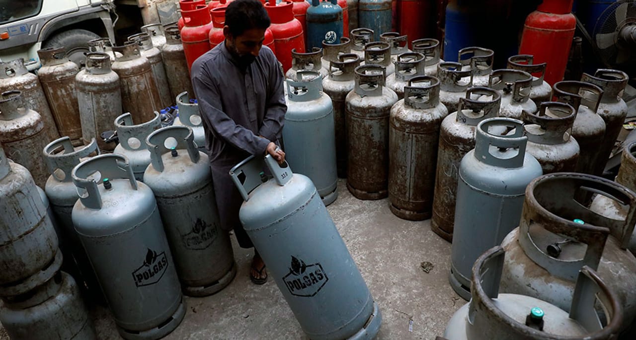 اوگرا نے ایل این جی کی قیمت میں اضافہ کردیا۔