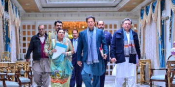 وزیراعظم عمران خان ملائشیا کے دورے پر روانہ ہوگئے۔
