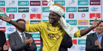 ڈیرن سیمی کو پاکستان کی اعزازی شہریت دے دی گئی.