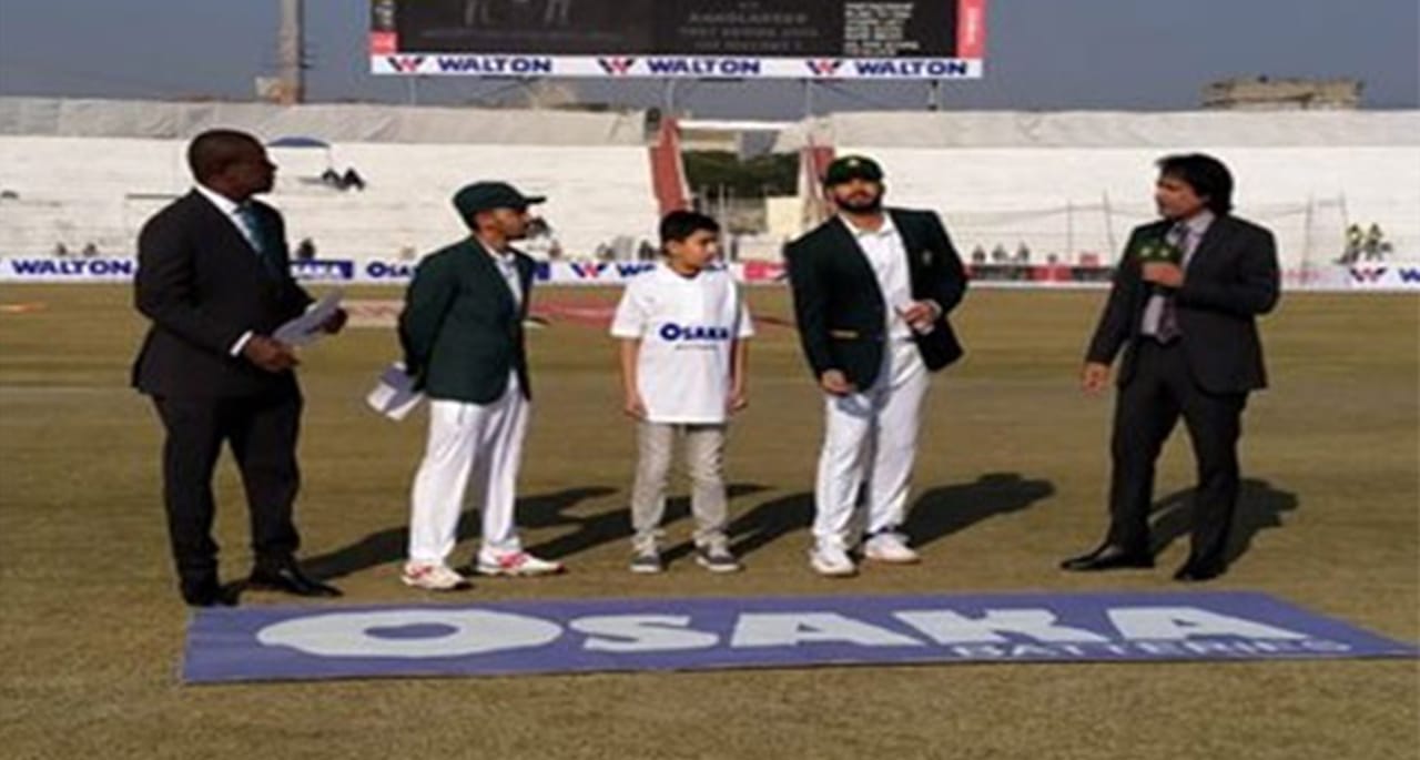پاکستان کا بنگلہ دیش کے خلاف ٹاس جیت کر فیلڈنگ کا فیصلہ۔