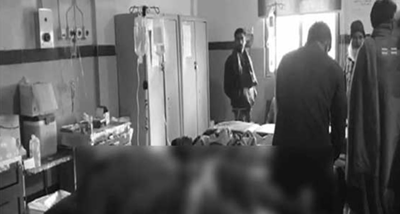 موٹروے پر کار الٹنے سے پانچ افراد جاں بحق، تین شدید زخمی۔