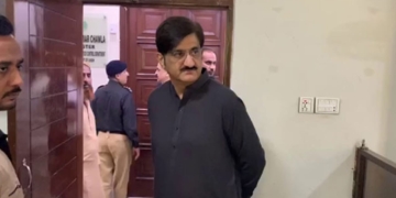 وزیراعلیٰ کا سندھ سیکریٹریٹ کا اچانک دورہ، افسران کی دوڑیں لگ گئیں۔