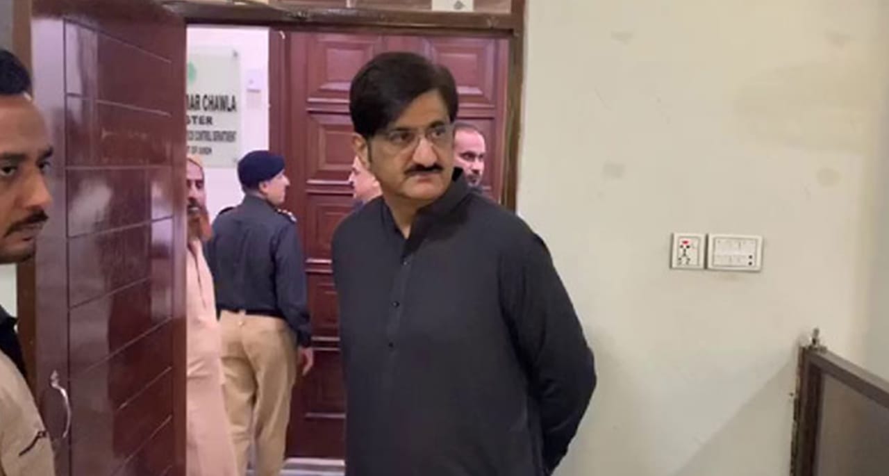 وزیراعلیٰ کا سندھ سیکریٹریٹ کا اچانک دورہ، افسران کی دوڑیں لگ گئیں۔