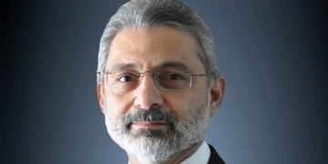 جسٹس قاضی فائزعیسیٰ نے وزیراعظم پرآف شور کمپنی بنانے کا الزام عائد کردیا