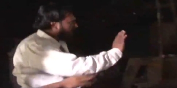 تیسری شادی کا ارمان خاک، بیوی ولیمے میں پہنچ گئیں، دُلہا کی درگت بن گئی۔