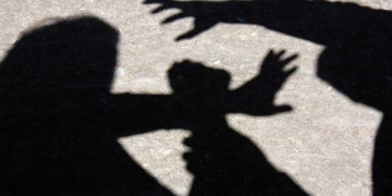 جعلی پیر نے خاتون کو جنسی زیادتی کا نشانہ بنا ڈالا۔