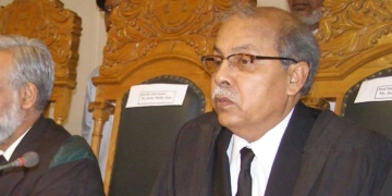 چیف جسٹس میئر کراچی اور سندھ حکومت پر شدید برہم۔