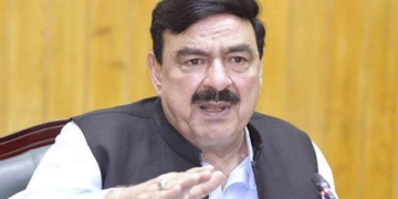 شیخ رشید نے کراچی سرکلر کی زمین خالی کرانے کیلئے گرینڈ آپریشن کا عندیہ دے دیا۔