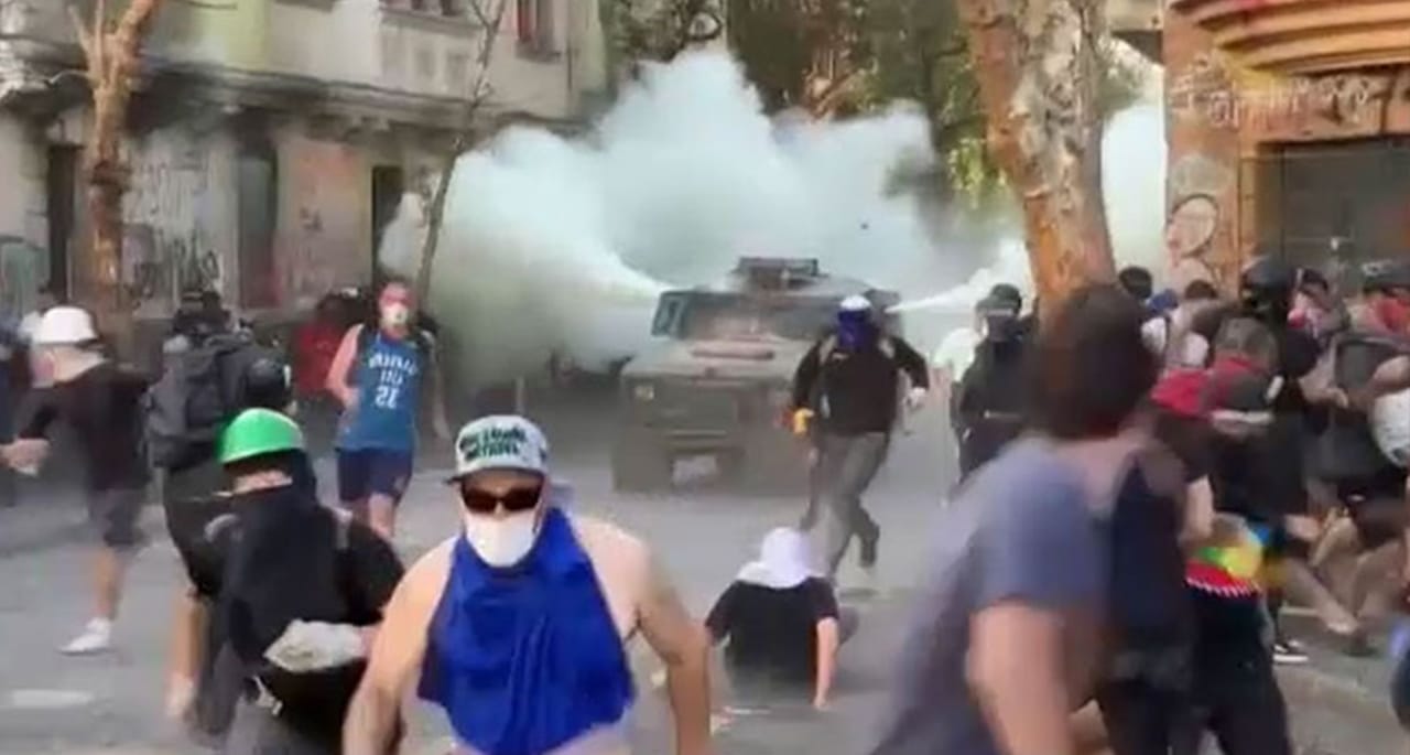 چلی میں حکومت مخالف مظاہرے، 20 افراد ہلاک، 2 ہزار سے زائد زخمی۔