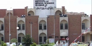 پمز اسپتال کے تین ڈاکٹرز، ایک نرس میں کوروناوائرس کی تصدیق۔