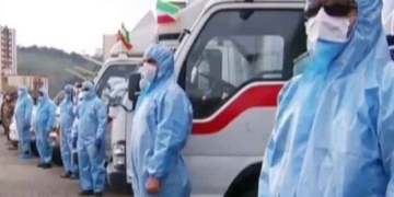 آرمی ڈے پریڈ میں جراثیم کش گاڑیوں اور طبی آلات کے اسٹالز۔