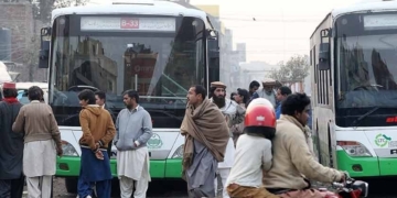 لاہور: انٹر سٹی، بین الاضلاعی ٹرانسپورٹ اور چرچ کھولنے کا فیصلہ، نوٹیفکیشن جاری۔