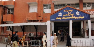 لیڈی ریڈنگ اسپتال: ڈاکٹرز سمیت طبی عملے کے 77 افراد کورونا کا شکار۔