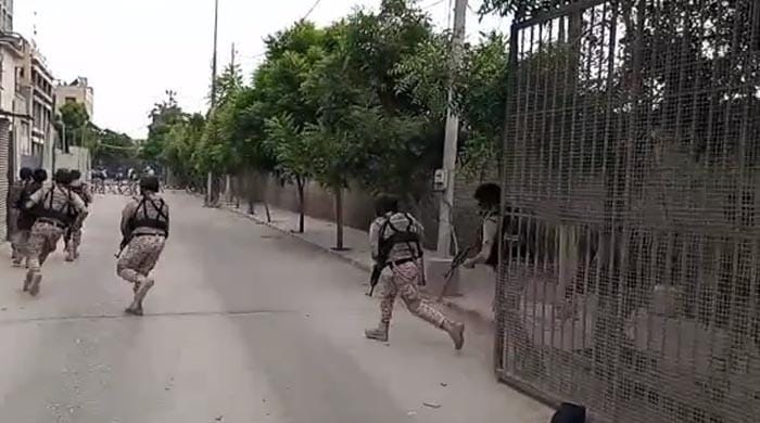 پاکستان اسٹاک ایکسچینج پر دہشتگرد کا حملہ۔