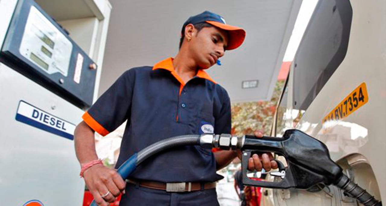 گراں فروشی اور قلت میں ملوث پیٹرول پمپ سیل کردیئےجائیں گے، اوگرا