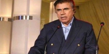 معروف ٹی وی کمپیئر طارق عزیز انتقال کر گئے۔
