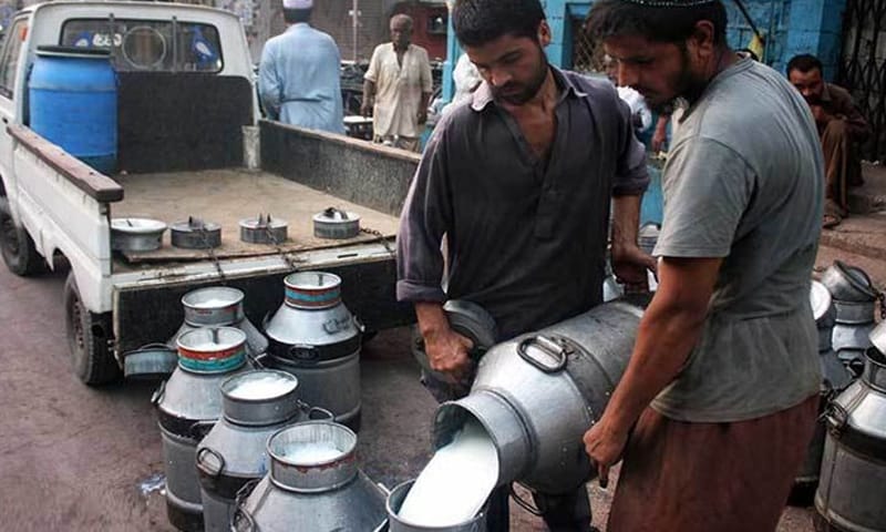 کراچی میں دودھ کی قیمت میں 10 روپے کا من مانا اضافہ