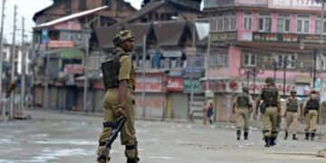 مقبوضہ کشمیر میں بھارتی اہلکاروں نے مزید 2 کشمیریوں کو شہید کردیا۔