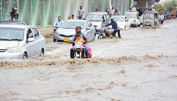 کراچی، بارش کے دوران مختلف واقعات میں 6 افراد جاں بحق