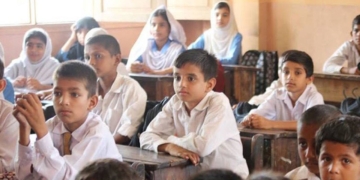 تعلیمی ادارے کھولنے کے متعلق فیصلہ آج متوقع۔