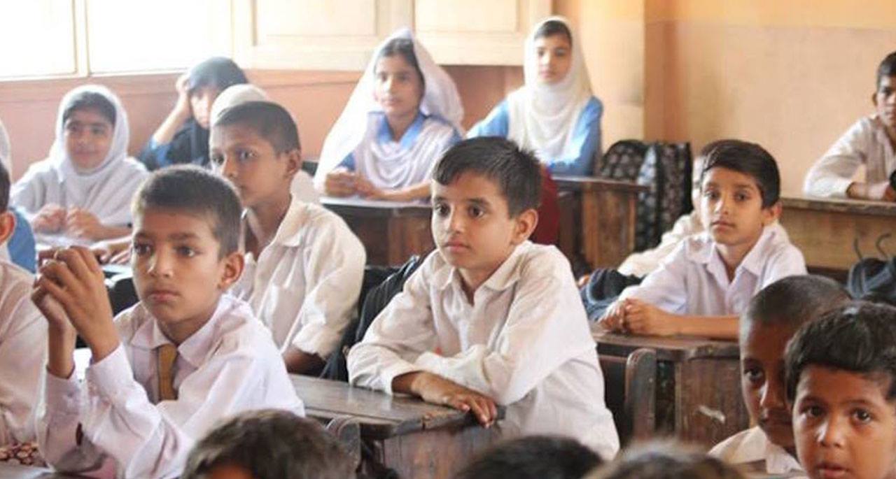 تعلیمی ادارے کھولنے کے متعلق فیصلہ آج متوقع۔