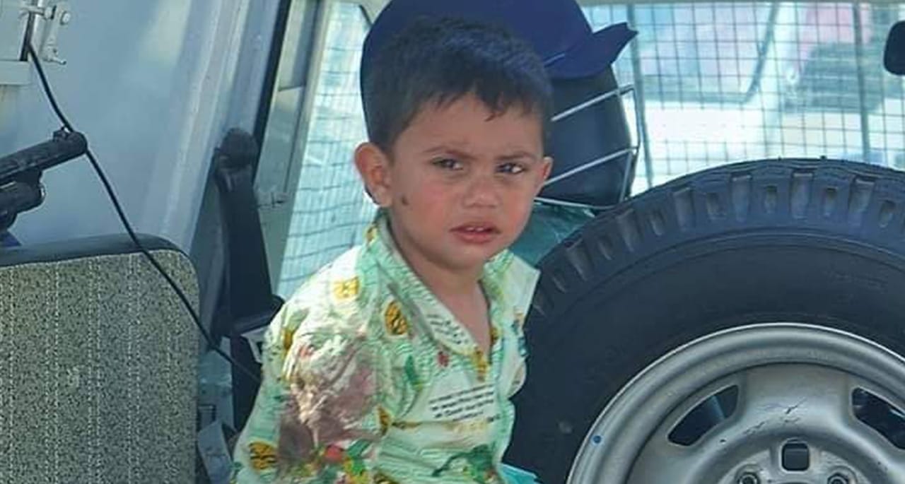 مقبوضہ کشمیر، بھارتی فورسز نے نواسے کے سامنے نانا کو شہید کر دیا۔