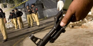 نوشہرہ میں فائرنگ، 4 افراد جاں بحق، 3 زخمی۔