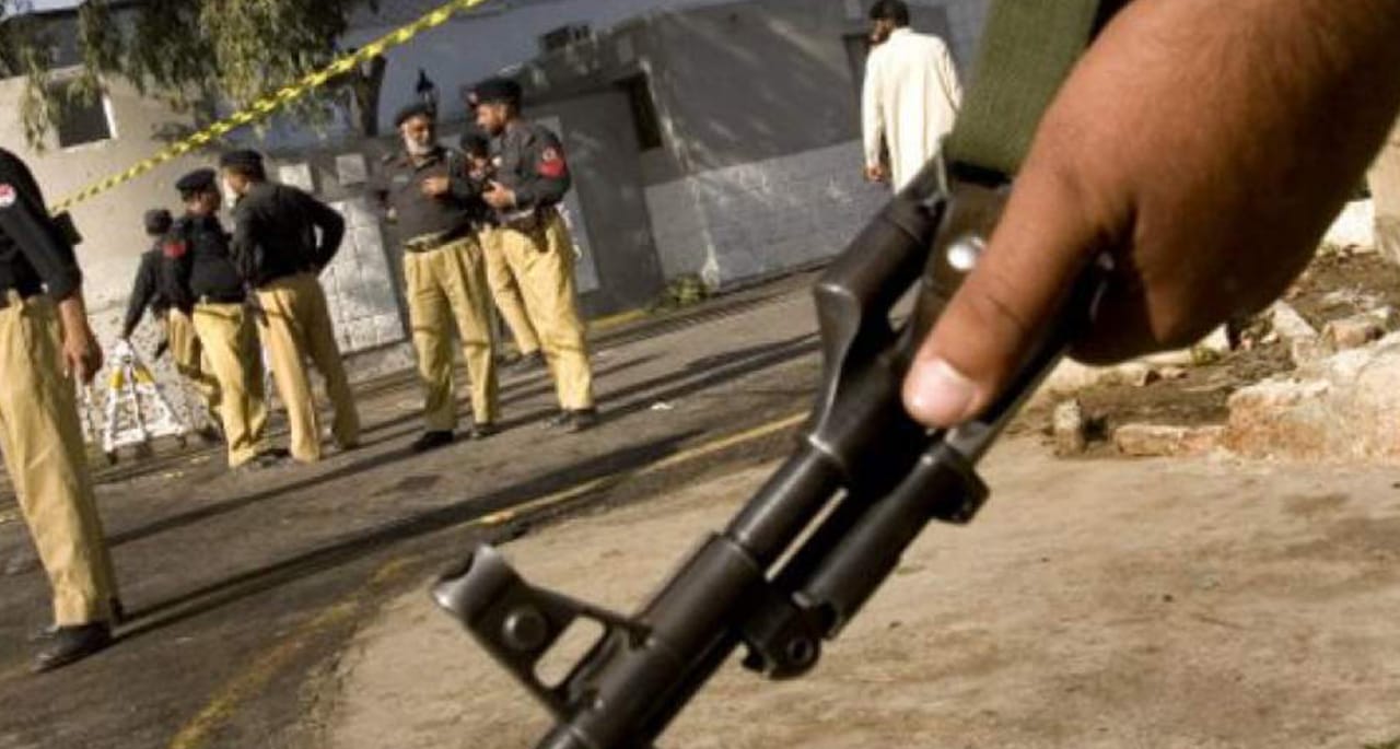 نوشہرہ میں فائرنگ، 4 افراد جاں بحق، 3 زخمی۔