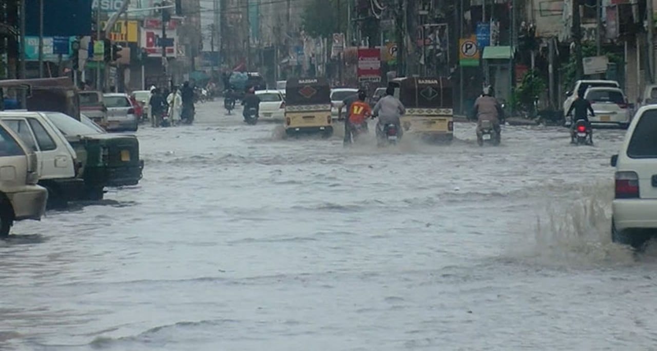 کراچی میں آج سے بارشیں، اربن فلڈنگ کا خدشہ۔