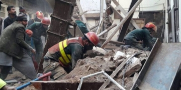 لاہور: مکان کی چھت گرنے سے 6 افراد جاں بحق، 4 زخمی۔